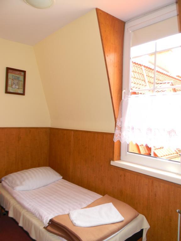 Prohibicja Peter's Pub Motel Mikolajki Ruang foto